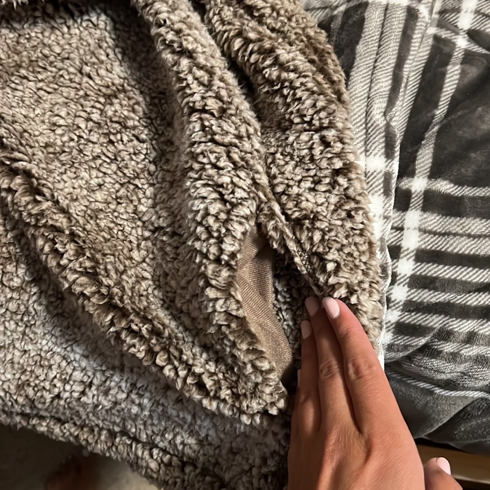 Fluffy jacket - Picture 5 of 9